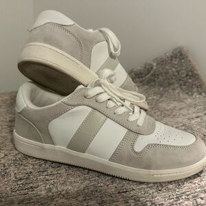 Stylish White and Gray Women’s Sneakers